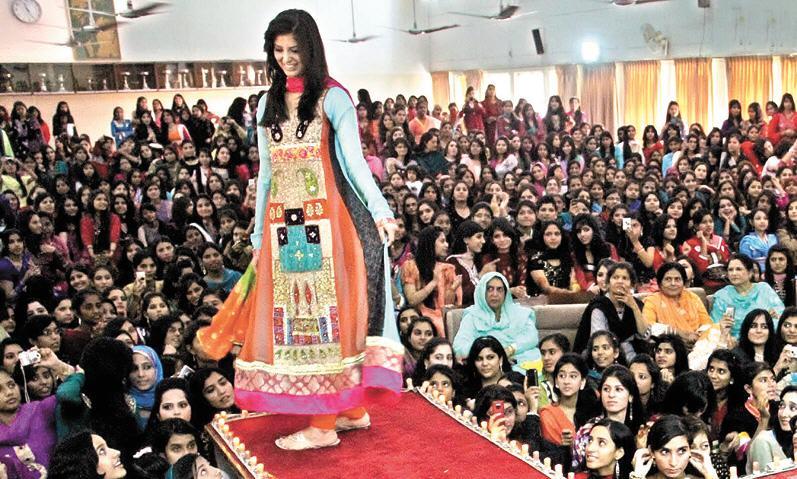 Islamabadcollege girl picture on Color Day