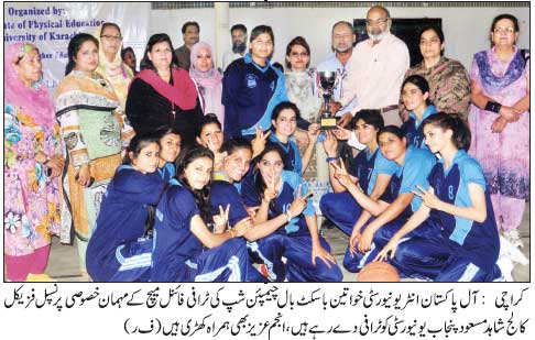 women basket ball group photo