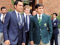 Pakistan T20 Captain Mohammad Hafeez And Indian Cricket Captain Dhoni Picture
