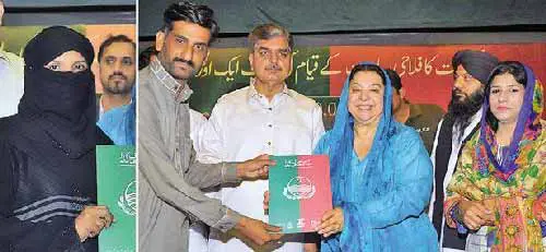 Yasmin-Rashid-Health-Card-Distribution