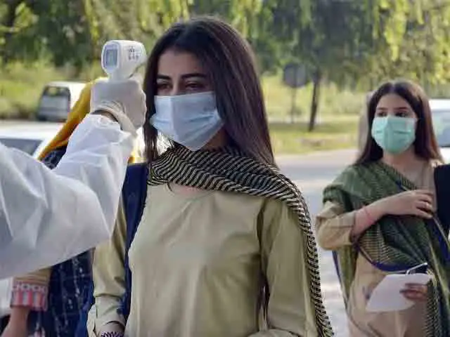 school-girl-in-Pakistan-corona-virus